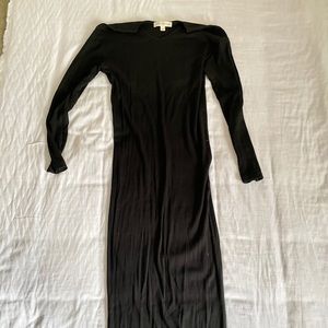 MimuMaxi black hug dress.